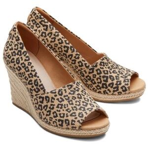 TOM’S Michelle Wedge Espadrille canvas Leopard print peep toe 3.5” heel 9 NWOB